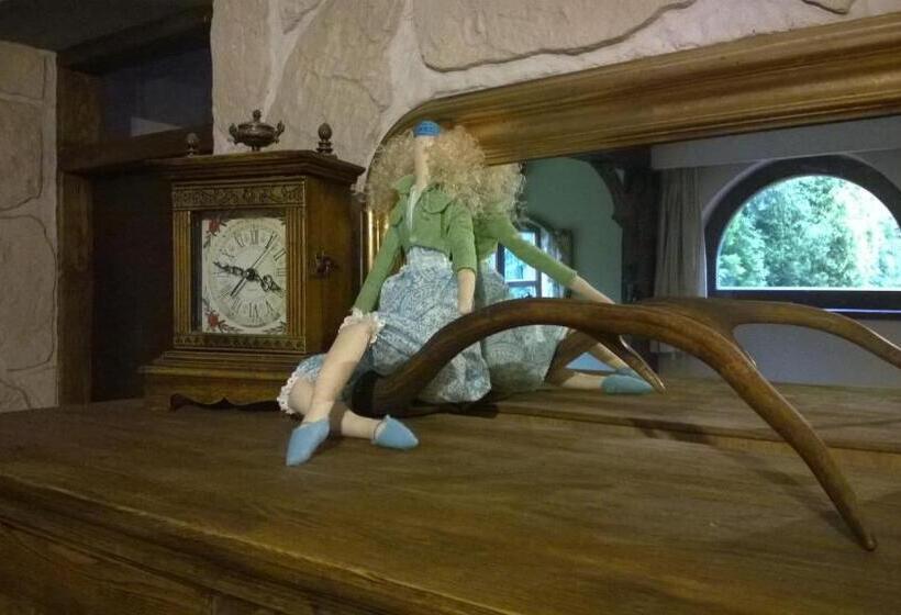 베이직 3인 룸, Amigówka