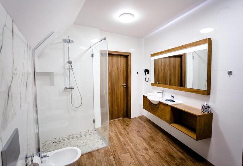 テラス付き１ベッドルームアパートメント, Bulwary Biznes