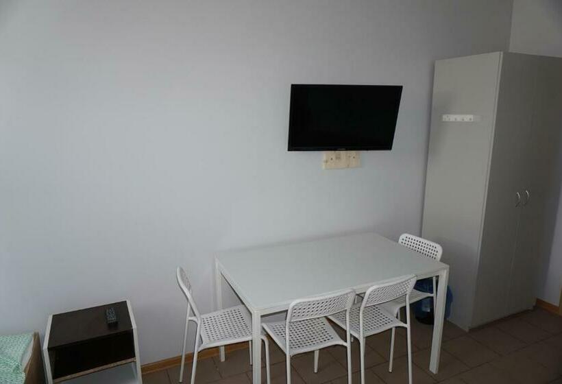 اتاق استاندارد چهار تخته, Kwatery Pracownicze