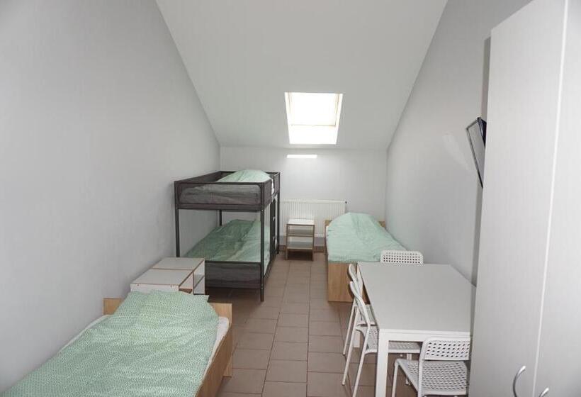 اتاق استاندارد چهار تخته, Kwatery Pracownicze