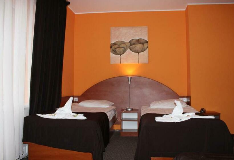 חדר סטנדרט לארבעה, Sjesta