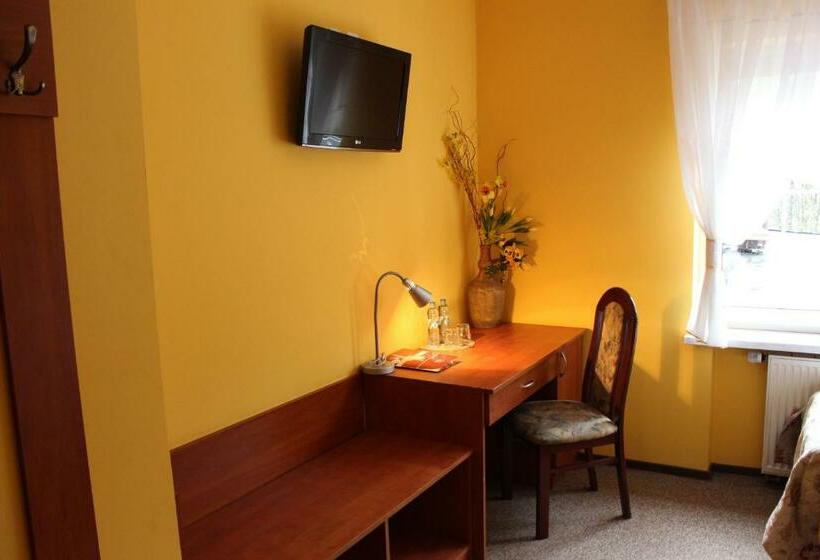 חדר סטנדרט לארבעה, Sjesta