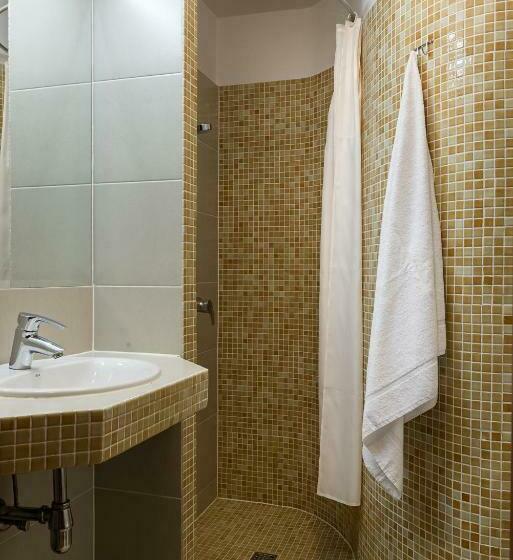 标准间带阳台, Trojan