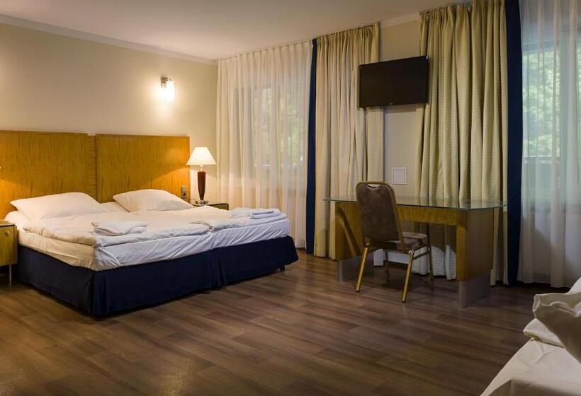 四人高级间, Trojan