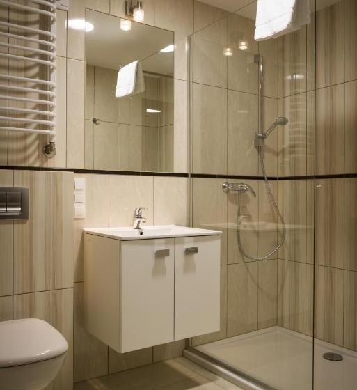 高级三人间, Trojan