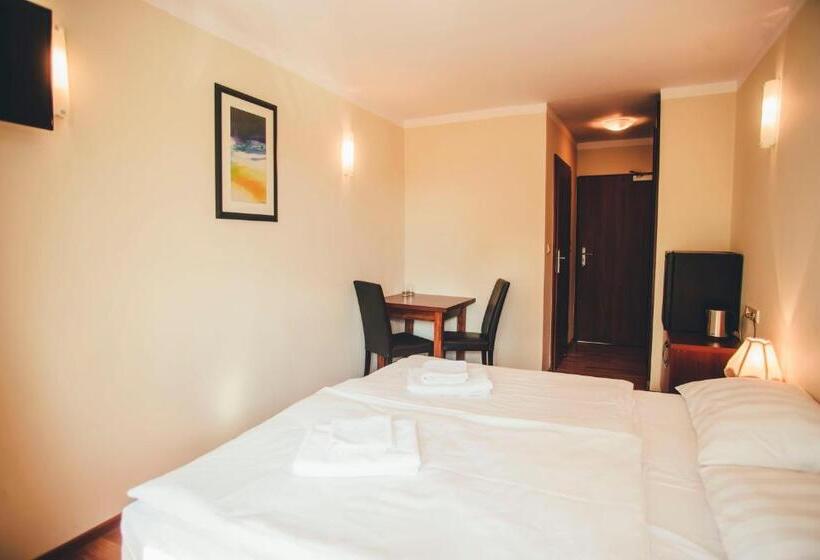 标准房带园景, Trojan