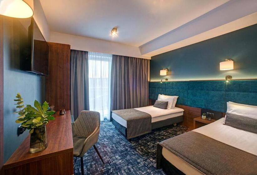 高级三人间, Wiki Sanok Events & Bowling