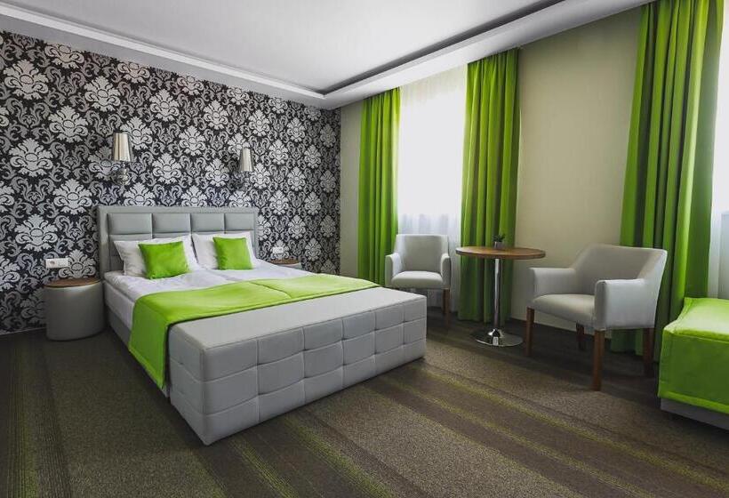 חדר סטנדרט לשלושה, Wróblewscy