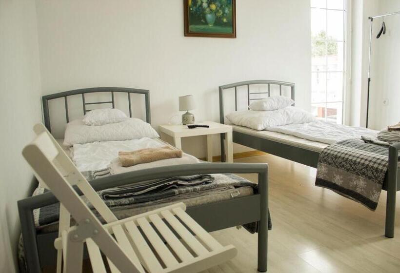 اتاق استاندارد سه نفره, Magic Garden Hostel