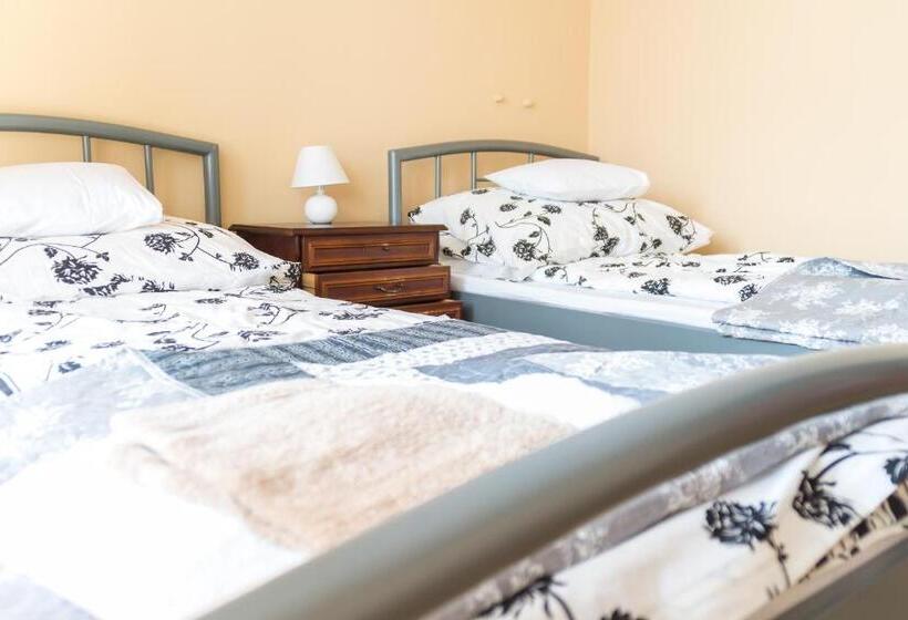 اتاق استاندارد, Magic Garden Hostel