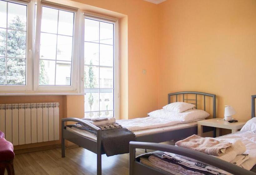 اتاق استاندارد, Magic Garden Hostel