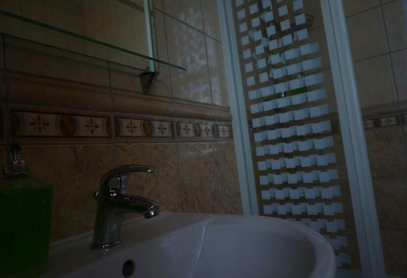 חדר סטנדרט יחיד, Miltex