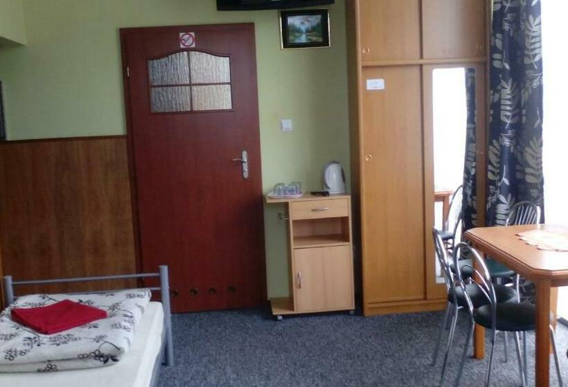 חדר סטנדרט לארבעה, Miltex