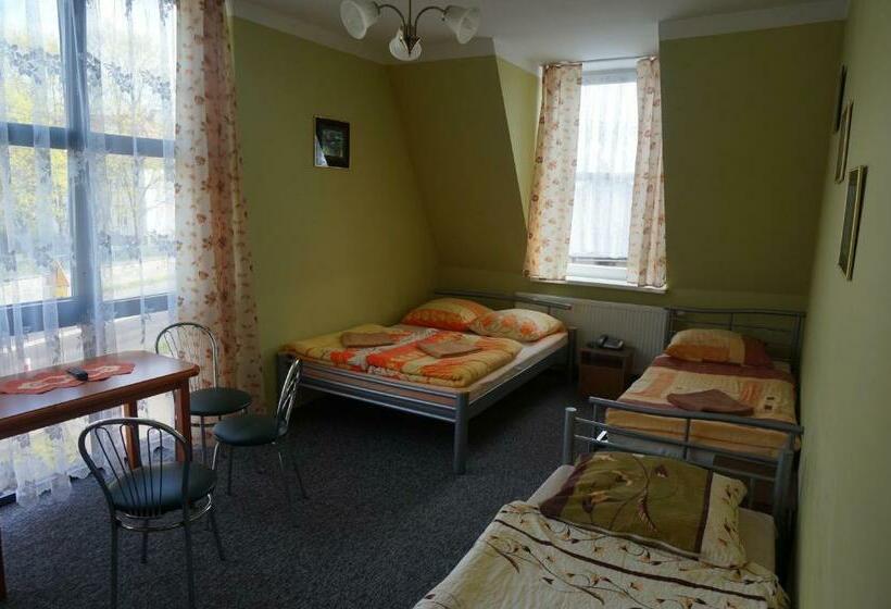 חדר סטנדרט לארבעה, Miltex