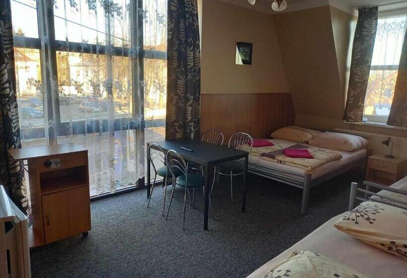 חדר סטנדרט לארבעה, Miltex