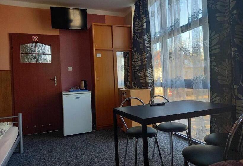 חדר סטנדרט לארבעה, Miltex