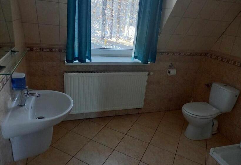 חדר סטנדרט לארבעה, Miltex