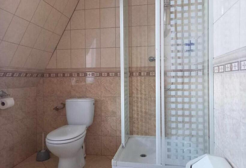 חדר סטנדרט לארבעה, Miltex