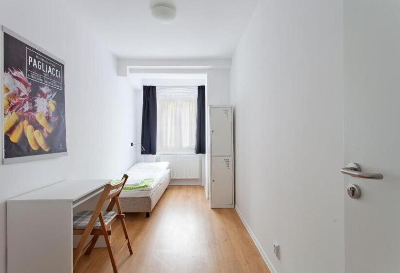 Quarto Estandar, Opera Hostel