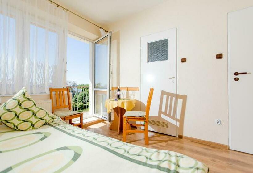 スタンダードルーム, Willa Bryza