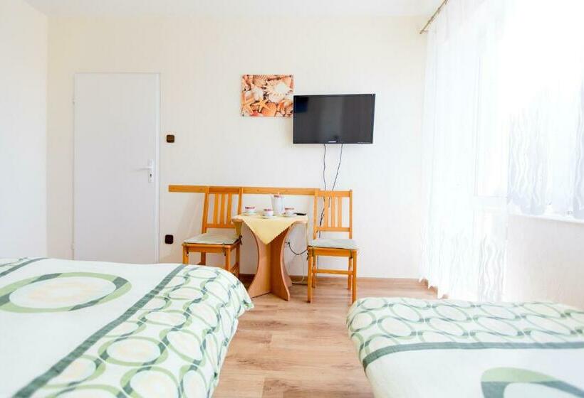 スタンダードトリプルルーム, Willa Bryza