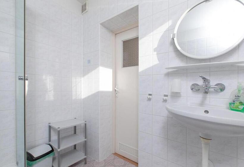 スタンダードルーム, Willa Bryza