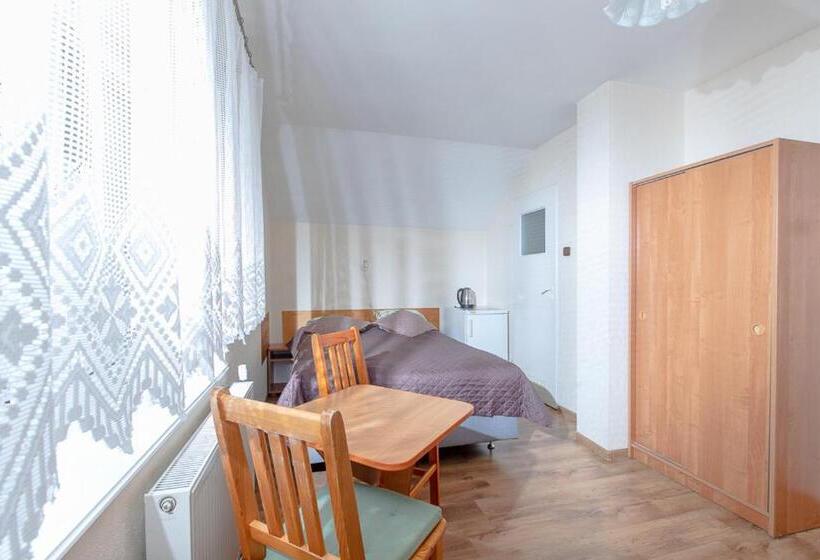 スタンダードトリプルルーム, Willa Bryza