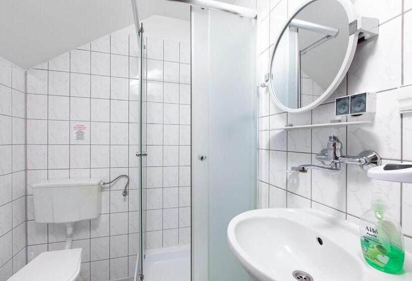 スタンダードトリプルルーム, Willa Bryza