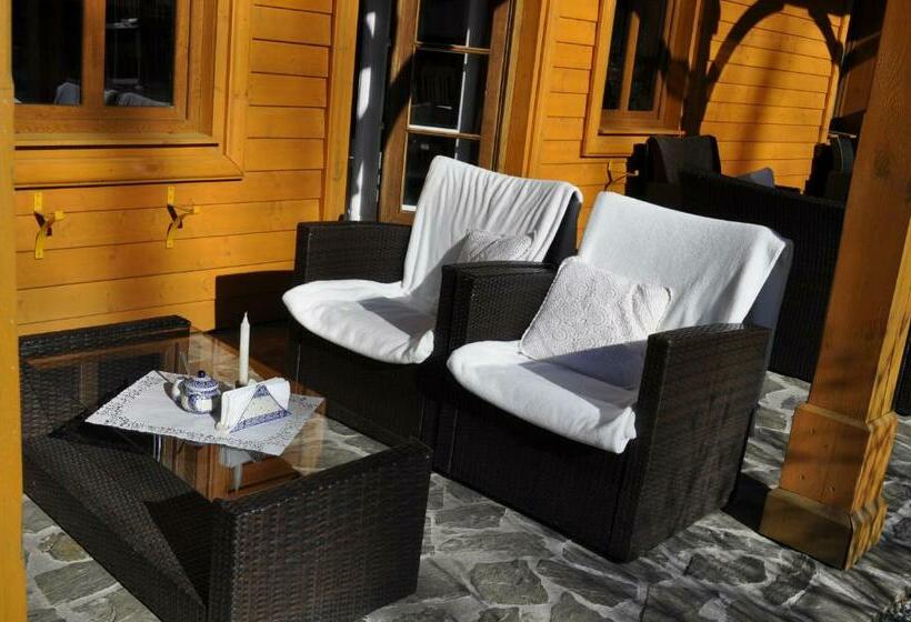 חדר משפחתי, Pensjonat Alpejski Dwór