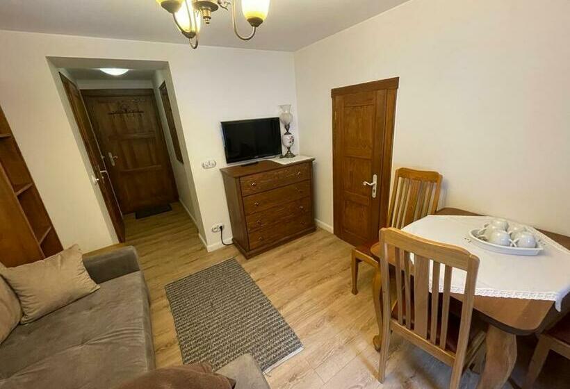 חדר משפחתי, Pensjonat Alpejski Dwór