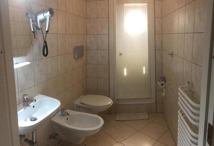 شقة غرفة واحدة, Pensjonat Przy Błoniach