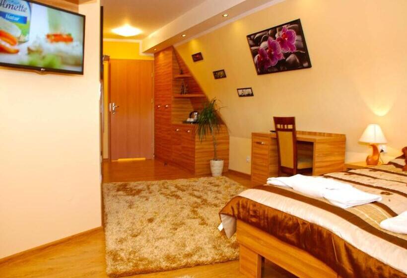 غرفة ديلوكس ثلاثية, Piramida