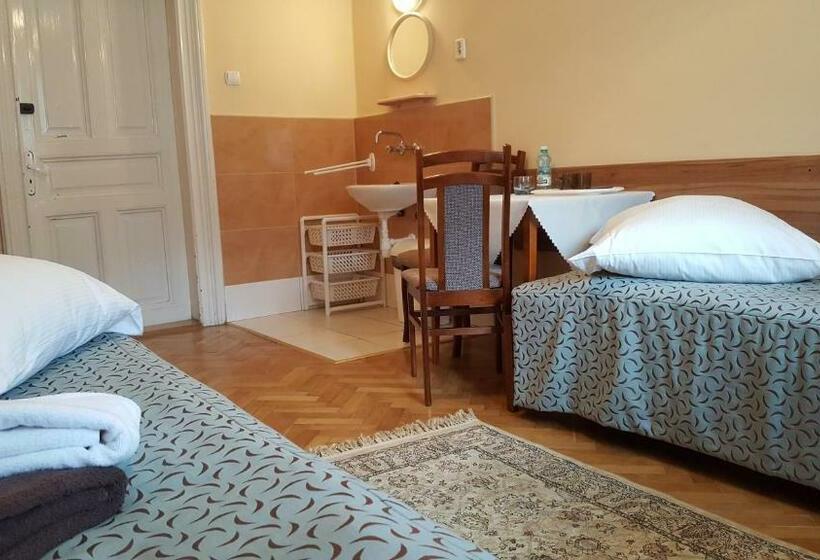 带共用浴室的标准房间, Stary Dom Zdrojowy