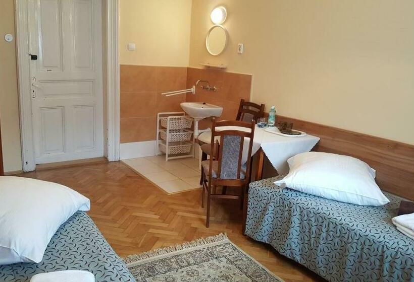 带共用浴室的标准房间, Stary Dom Zdrojowy