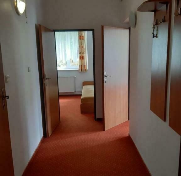 标准工作室带阳台, Willa Jasna