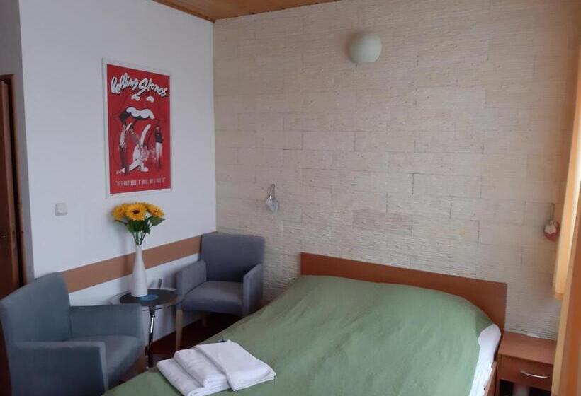 带阳台的三人标准间, Willa Jasna