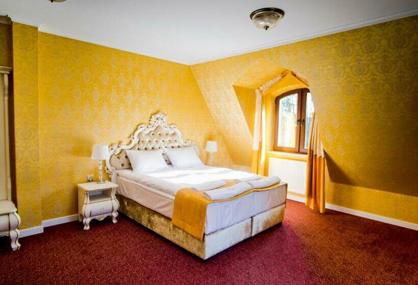 غرفة ديلوكس ثلاثية, Royal Palace Centrum Bankietowe