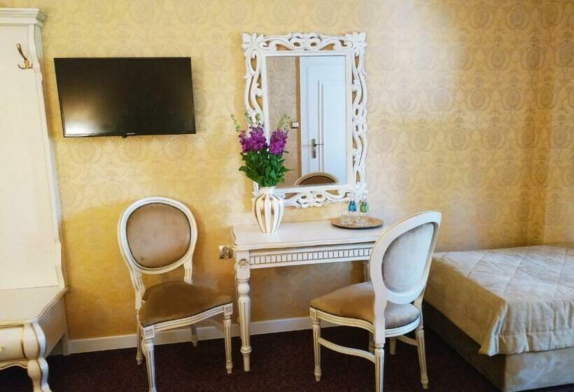 Трехместный Номер Deluxe, Royal Palace Centrum Bankietowe