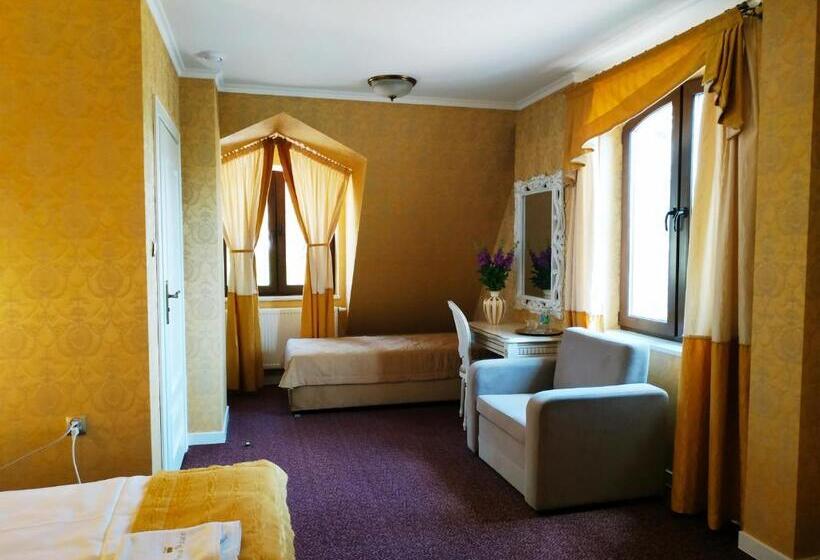 חדר דלוקס לשלושה, Royal Palace Centrum Bankietowe