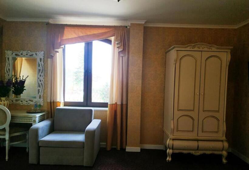 חדר דלוקס לשלושה, Royal Palace Centrum Bankietowe