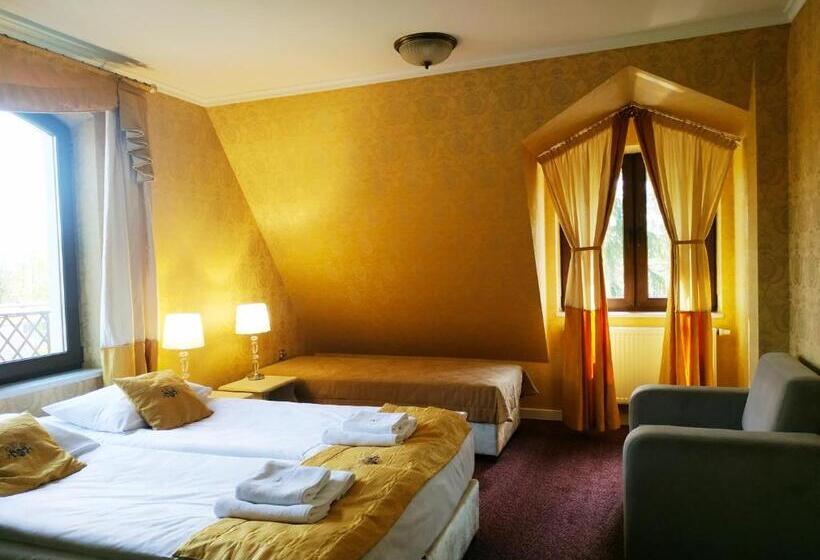 Трехместный Номер Deluxe, Royal Palace Centrum Bankietowe