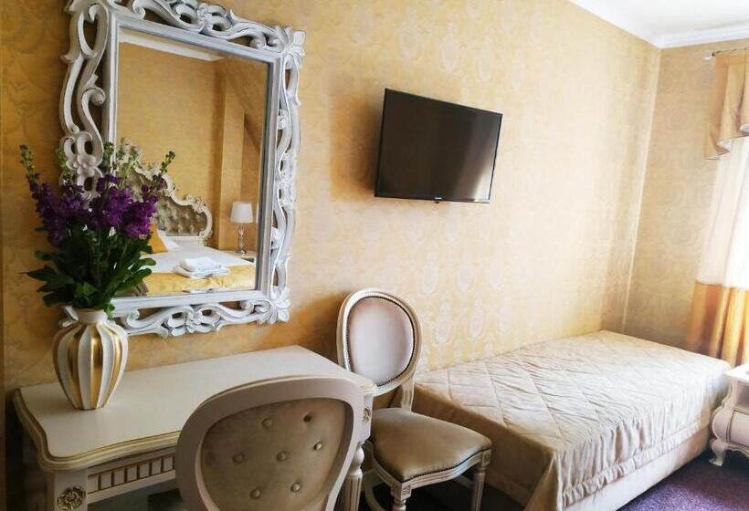 غرفة ديلوكس ثلاثية, Royal Palace Centrum Bankietowe