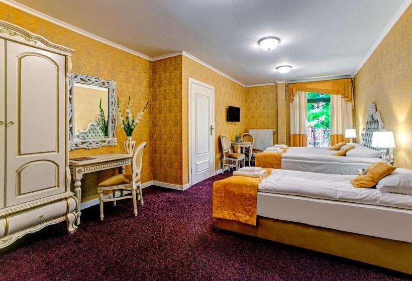 Трехместный Номер Стандарт с Балконом, Royal Palace Centrum Bankietowe