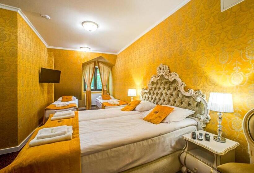 חדר דלוקס לארבעה, Royal Palace Centrum Bankietowe