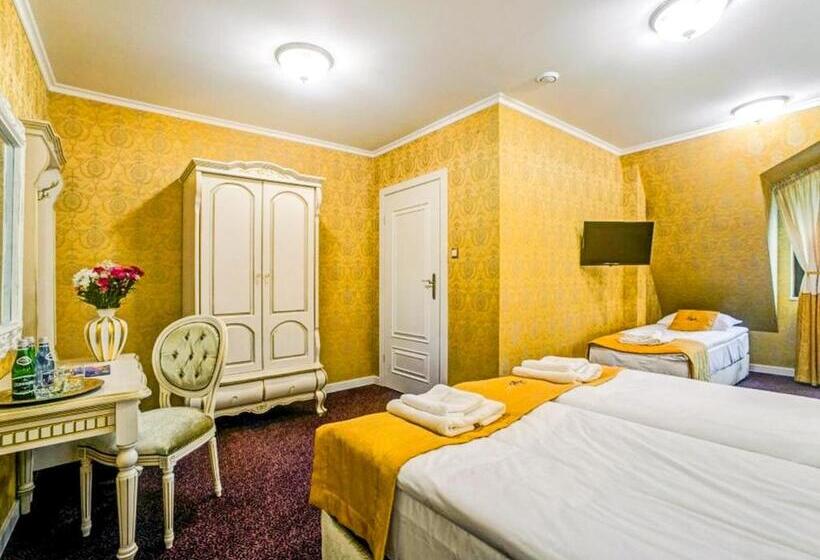 חדר דלוקס לארבעה, Royal Palace Centrum Bankietowe