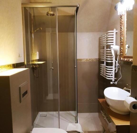 Четырехместный Номер Deluxe, Royal Palace Centrum Bankietowe
