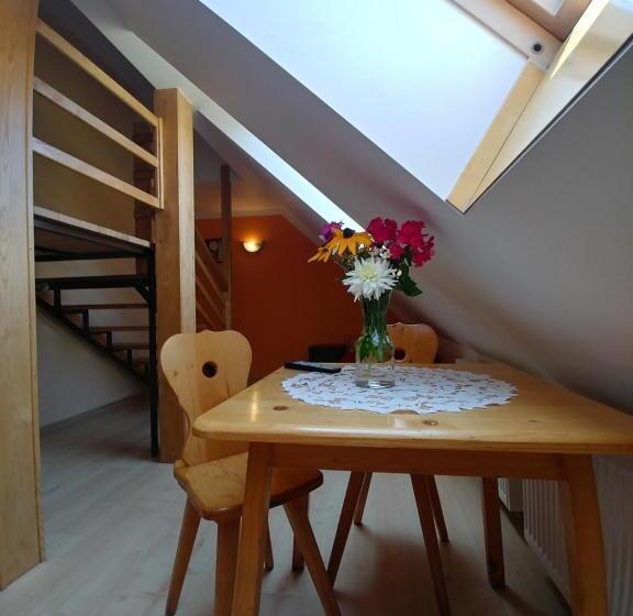 غرفة إقتصادية ثلاثية, Pensjonat Willa Szarotka