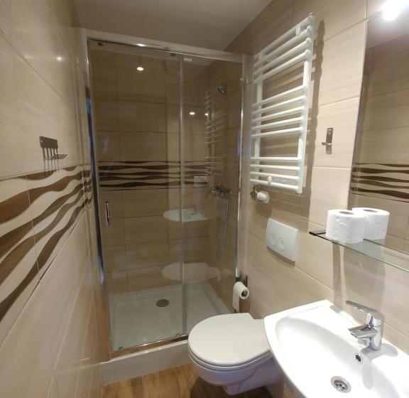 غرفة إقتصادية ثلاثية, Pensjonat Willa Szarotka