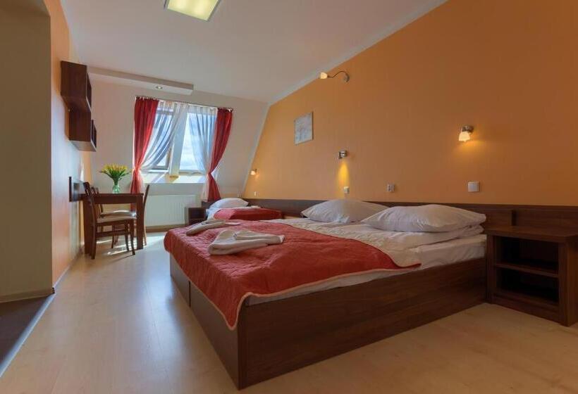 غرفة قياسية رباعية, Pensjonat Willa Szarotka