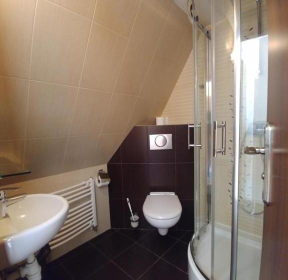 غرفة قياسية ثلاثية, Pensjonat Willa Szarotka